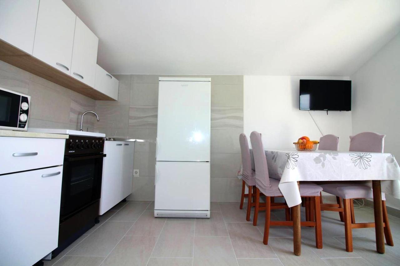 Charming Apartment In Tisno With 2 Bedrooms And Air Conditioning Exterior photo